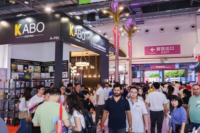 近24萬(wàn)人次共赴盛會(huì)，耀全球、促成交，第31屆古鎮(zhèn)燈博會(huì)圓滿收官