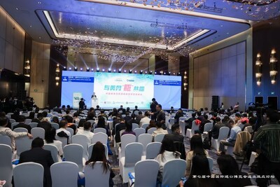 萬物新生集團總裁、首席財務(wù)官兼董事會成員陳晨發(fā)言