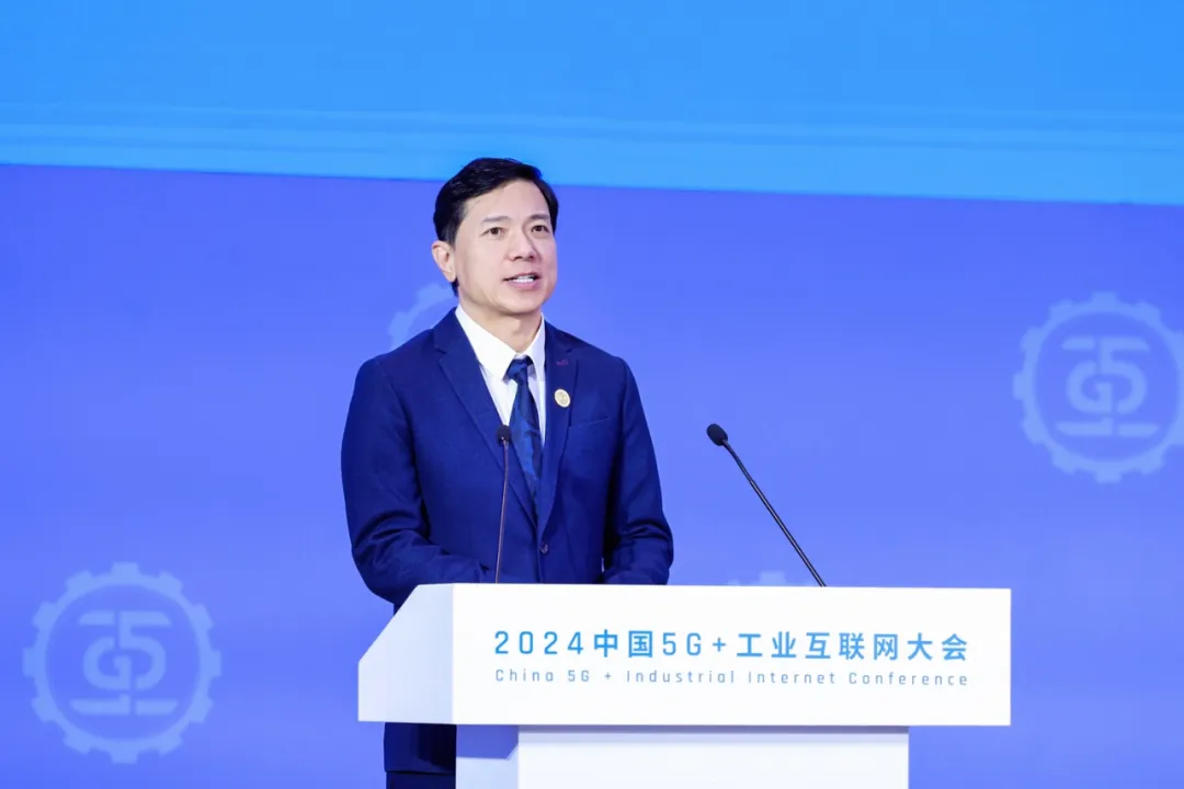 2024中國(guó)5G+工業(yè)互聯(lián)網(wǎng)大會(huì)丨百度創(chuàng)始人李彥宏：大模型賦能科技創(chuàng)新和產(chǎn)業(yè)創(chuàng)新，在自動(dòng)駕駛領(lǐng)域應(yīng)用廣泛