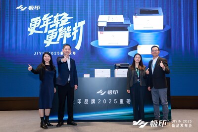湖州市政府黨組成員、南太湖新區(qū)黨工委書(shū)記、管委會(huì)主任 錢洪文 (左二） 龍芯中科打印業(yè)務(wù)產(chǎn)品總監(jiān) 韓美 （左三） 漢圖科技副總裁 陳柯耿 （左四） 漢圖科技商用事業(yè)部總經(jīng)理 袁玲麗 （左一）