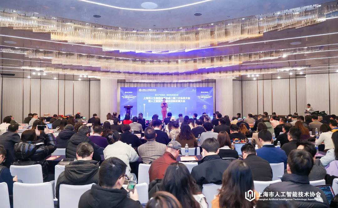 深入產教融合，颯智智能聯(lián)合臨港產業(yè)大學、人工智能技術協(xié)會發(fā)布智能移動機器人技術綜合實踐課程