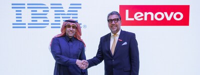 IBM 沙特阿拉伯地區(qū)副總裁 Ayman AlRashed（左）和聯(lián)想集團(tuán)副總裁、基礎(chǔ)設(shè)施方案業(yè)務(wù)集團(tuán)EMEA總裁 Giovanni Di Filippo（右）出席在沙特阿拉伯首都利雅得舉行的 LEAP 2025 會(huì)議。（圖片來源：IBM）