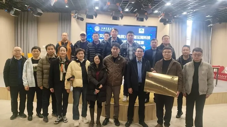 上海交通大學智慧信息融合實驗室科研成果推動新能源無人駕駛卡車發(fā)布|自動化系將繼續(xù)深化與各方的產(chǎn)學研合作