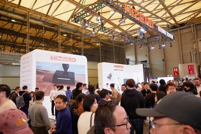 HIZERO展臺現(xiàn)場熱鬧的人群