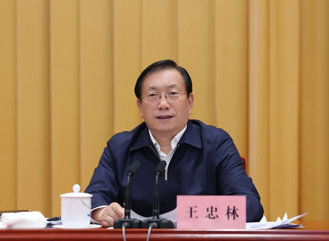 王忠林出席全省民營經(jīng)濟發(fā)展大會 實施“五大工程” 推動全省民營經(jīng)濟高質(zhì)量發(fā)展 李殿勛主持