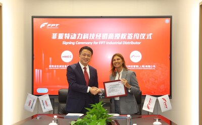 菲亞特動力科技亞洲及澳新地區(qū)副總裁Eugenia Valente 與 HMEC總經(jīng)理胡煥