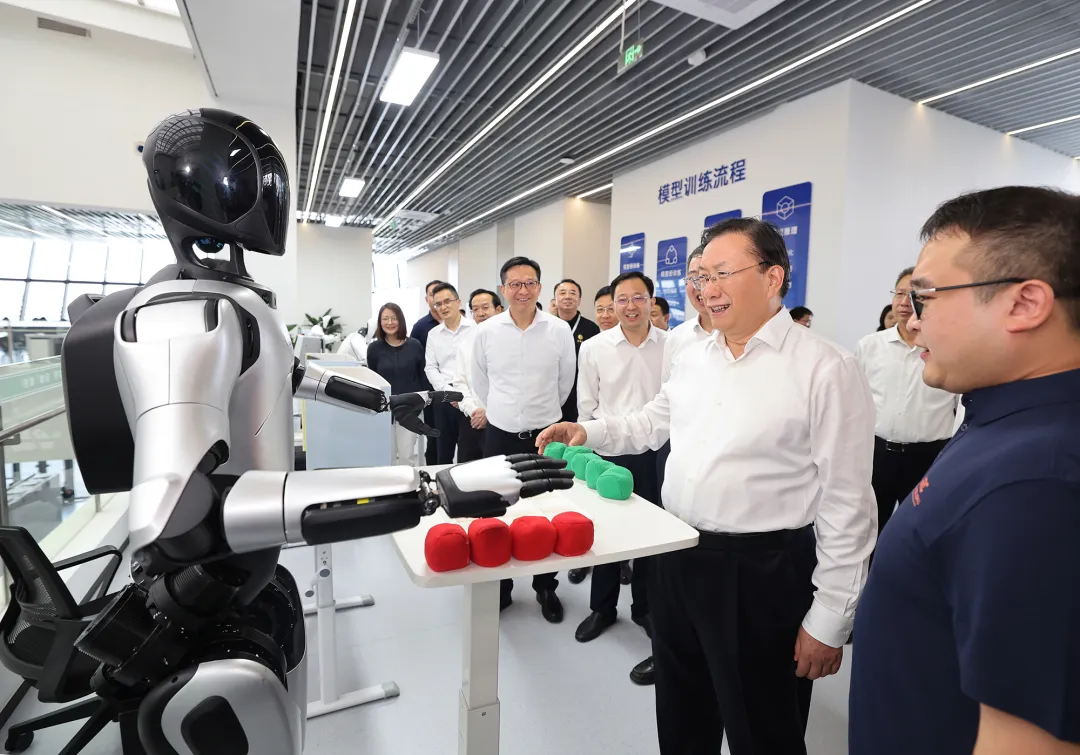王忠林在湖北人形機器人創(chuàng)新中心調(diào)研時強調(diào) 加快推動人形機器人產(chǎn)業(yè)高質(zhì)量發(fā)展 打造具有全國影響力的研發(fā)創(chuàng)新基地