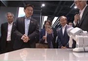 新加坡總理黃循財點贊北京機器人|察看天工2.0機器人運動控制演示
