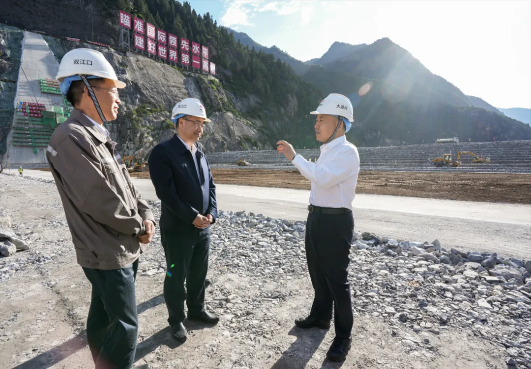李國(guó)英調(diào)研岷江、大渡河保護(hù)治理工作