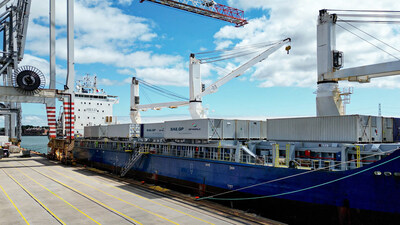 SailGP設(shè)備抵達(dá)DP World南安普敦港。