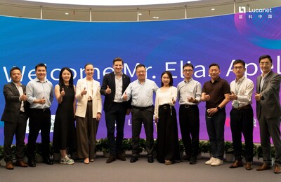 云頂新耀首席運(yùn)營官-許崇剛（左起第六位） ，藍(lán)科全球CEO-Elias Apel（左起第五位），藍(lán)科生態(tài)伙伴-冠融CEO Hellen Wang（右起第五位）