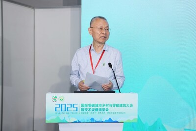 中國建筑節(jié)能協(xié)會副會長宋中南進(jìn)行論壇致辭
