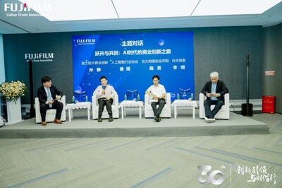 上海市人工智能協(xié)會副秘書長徐琦、ISC2上海峰會主席/上海交通大學(xué)網(wǎng)絡(luò)空間安全學(xué)院施勇博士、上海合合信息科技股份有限公司副總裁李明