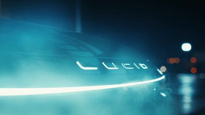 在Lucid最新的創(chuàng)意廣告大片《Driven》中，Lucid Gravity在一處偏遠(yuǎn)的政府設(shè)施內(nèi)被發(fā)現(xiàn)后蘇醒過(guò)來(lái)。