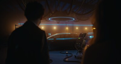 在Lucid最新的創(chuàng)意廣告大片《Driven》中，分別由Timothée Chalamet與Larsen Thompson飾演的新郎與新娘在一處偏遠(yuǎn)政府設(shè)施內(nèi)偶然發(fā)現(xiàn)了Lucid Gravity。