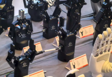 2025 科技創(chuàng)變者大會(huì)：知行機(jī)器人仿生手矩陣閃耀登場(chǎng)