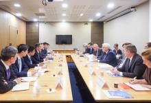 中國貿(mào)促會會長任鴻斌率中國企業(yè)家代表團訪問法國|調(diào)研圣戈班集團|與路威酩軒、威立雅、空客、蘇伊士、施維雅等座談交流|圍繞節(jié)能環(huán)保、智能裝備、金融服務、數(shù)字經(jīng)濟、供應鏈合作等