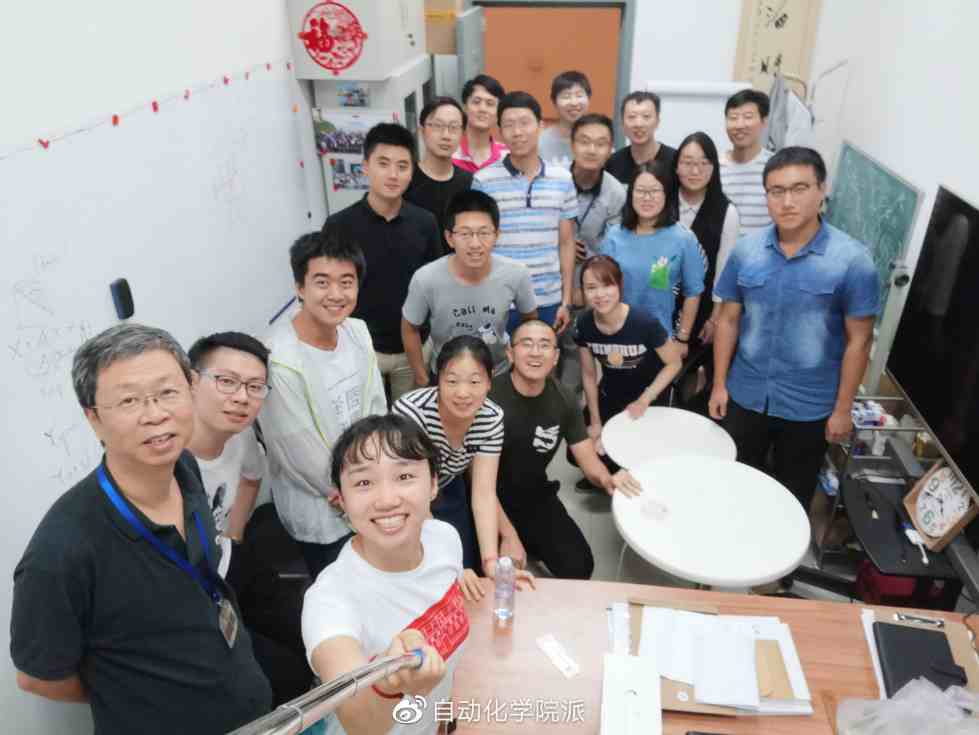 左一：清華大學(xué)自動化系信息處理研究所張學(xué)工教授