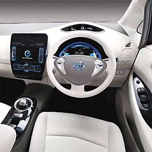 當(dāng)司機(jī)在汽車附近時(shí)，可利用手機(jī)來與汽車溝通