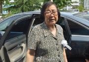 成思危遺孀舒允宜女士前往中科院大學，同師生一起緬懷、悼念成思危