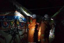 甘孜公安消防9車67人已全部到達(dá)塔公鄉(xiāng)境內(nèi)，連夜開展搜救